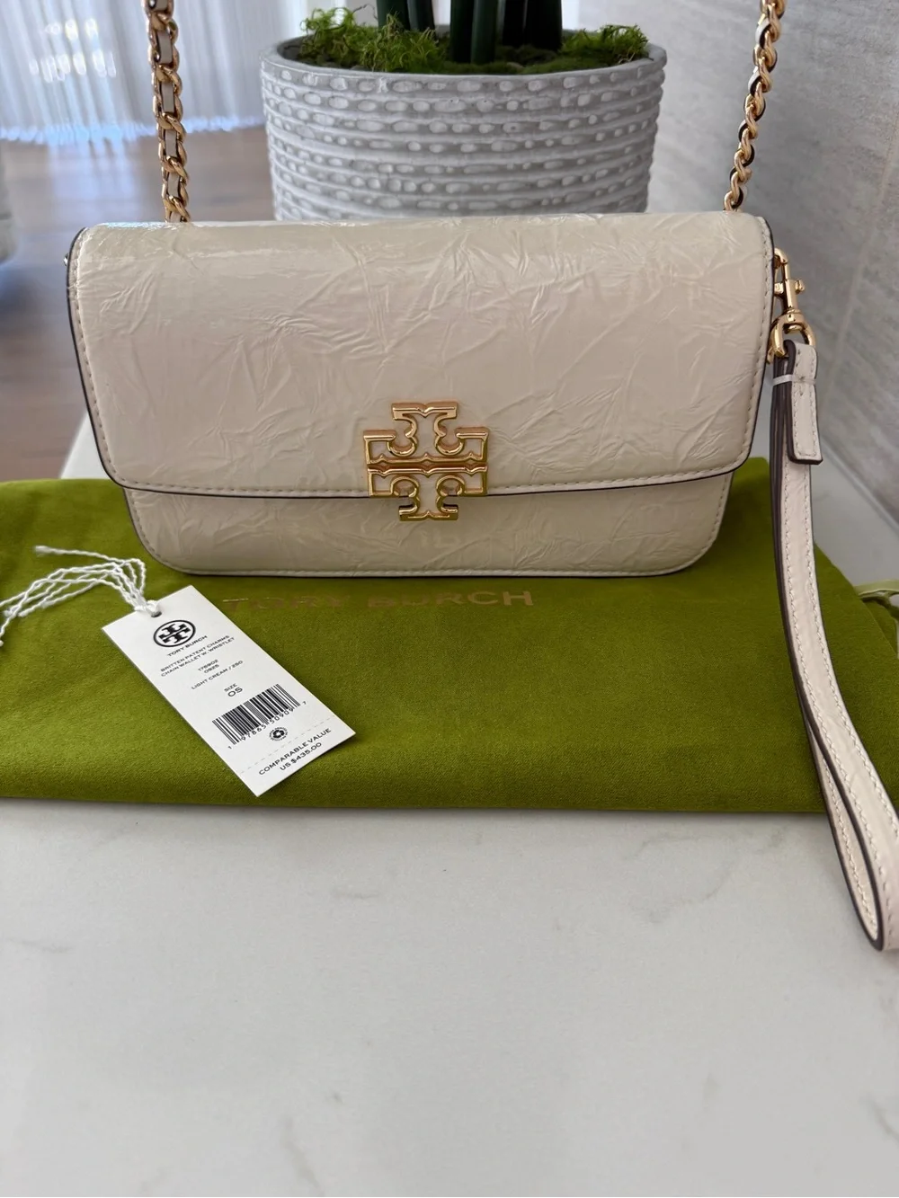 Tory Burch crinkle Cream patent leather Logo Crossbody/wristlet strap Preloved